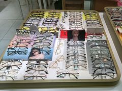 -美式眼镜·授权蔡司.依视路.尼康.豪雅.明月(人民广场店)