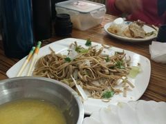 -溢心园香河肉饼总店