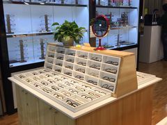 -MiRi眼镜连锁·蔡司·尼康控优点合作店(莘庄店)