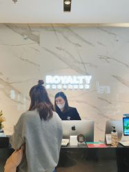 -罗亚帝造型·烫发染发