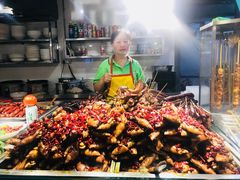 -八一路好吃街(雨田商务大厦店)