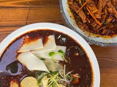 -不起眼麻辣烫凉皮店