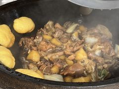 -粘豆包柴火铁锅炖