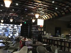 -钟书阁(松江泰晤士小镇店)