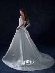 -予白婚纱礼服馆