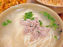 -亮亮面馆(经六路店)