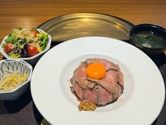 英国风烤肉盖饭定食-炼火烤肉店