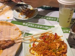 -寂寞的豆芽 烧烤酒场(丽景店)