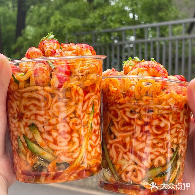 喜欢武汉这座城市的理由[流泪]龙虾杯面算一条吧 	