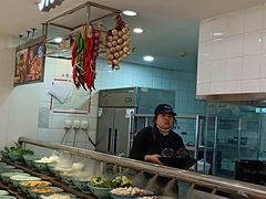 自助取餐区-东川麻辣香锅