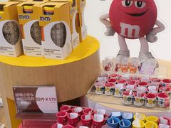 -m豆巧克力世界(上海世茂广场店)