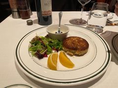 招牌蟹肉饼-Wolfgang’s Steakhouse 沃夫冈牛排馆(上海白玉兰广场店)