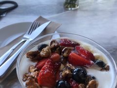 野莓核桃蜂蜜希腊酸奶-The Rug Cafe(王府中环店)