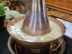 -果松木炭酸菜铜火锅·外婆参鸡汤