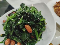 果仁凉拌菠菜-李恩记清真水饺(北电大厦店)