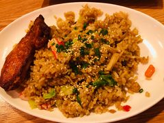 海鲜炒饭配香蒜烤鸡-玛格萝妮比萨屋(陆家浜路店)