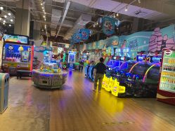 -探奇乐园蹦床公园(日月广场店)