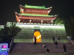 -巴陵广场