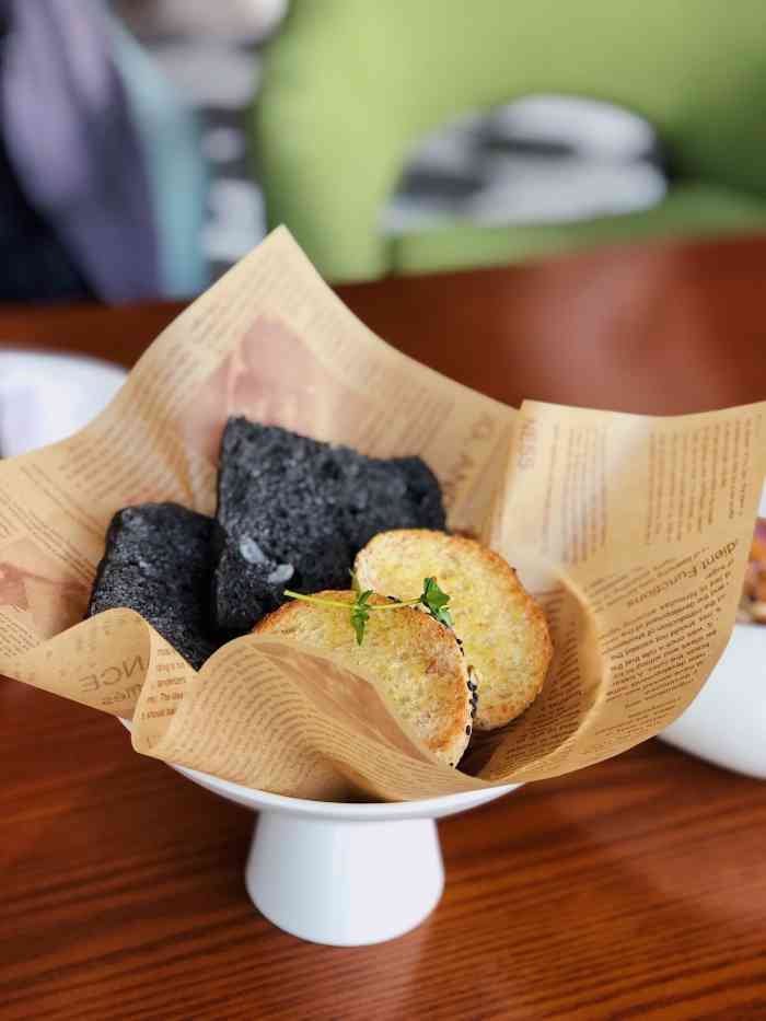 unico餐厅-"吃的就是环境,除了环境好没有别的卖点[调.