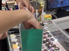 -美式眼镜·授权蔡司.依视路.尼康.豪雅.明月(人民广场店)