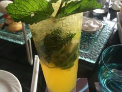 iphone_upload_pic-亚龙湾喜来登·美景台大堂吧