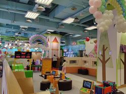 -莫莉幻想儿童乐园(三河燕郊永旺店)