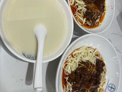 -李与白包子铺(桐梓林店)