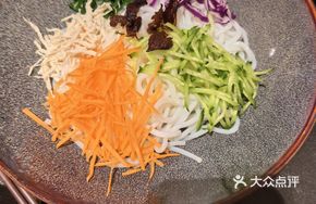 Chicken Mushroom Cold Rice Noodles