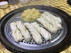 -粘豆包柴火铁锅炖