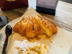 海盐焦糖牛角包-来回·咖啡(天河南店)