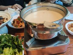 -爱碗亭·鲜炒湖南菜(壹城中心店)
