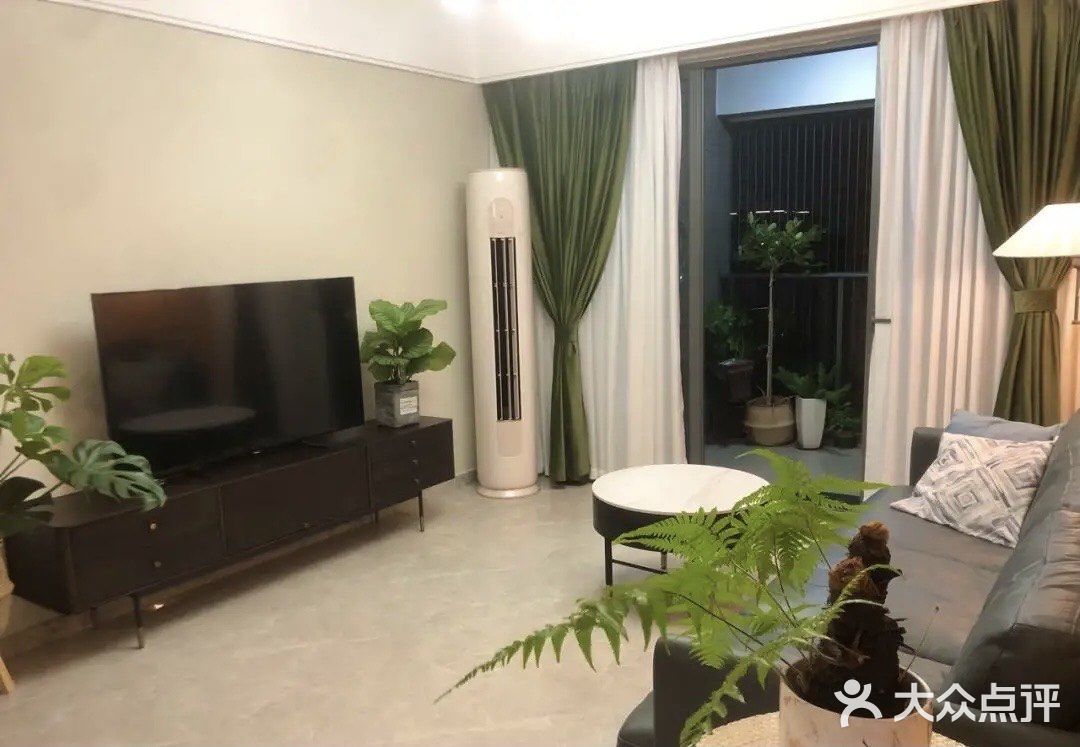 这样常见的两室户型还带阳台花园,真的很不错,准备入住了