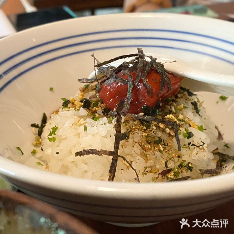 三月的烟雨飘摇到南方