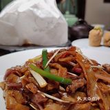 带上看剧入魔的闺蜜一起沉浸式追剧吃饭吧∼仿佛身临其境[调皮]