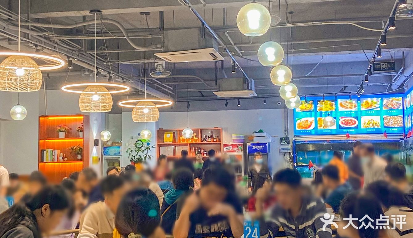一下飞机直奔这家海鲜店，网友果然没有骗我