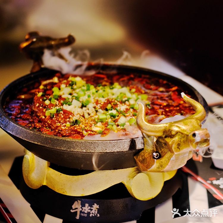 成都探店｜没吃过这家水煮牛肉，不算来过四川