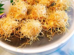 金丝沙律虾球-富淳饭店(陆家嘴保利广场店)