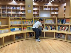 -漕河泾街道图书馆(漕河泾社区文化活动中心店)