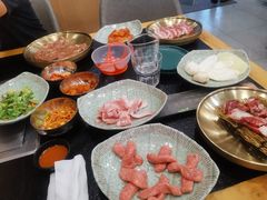-臻牛烤肉