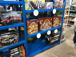 -逝水玩具折扣店