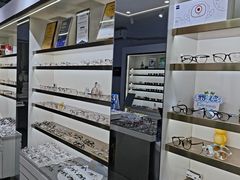 -视野联行眼镜•蔡司•依视路(温江店)