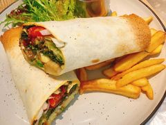 牛油果烤鸡肉卷饼-Maxpoint Kitchen 西餐咖啡(乐峰广场店)