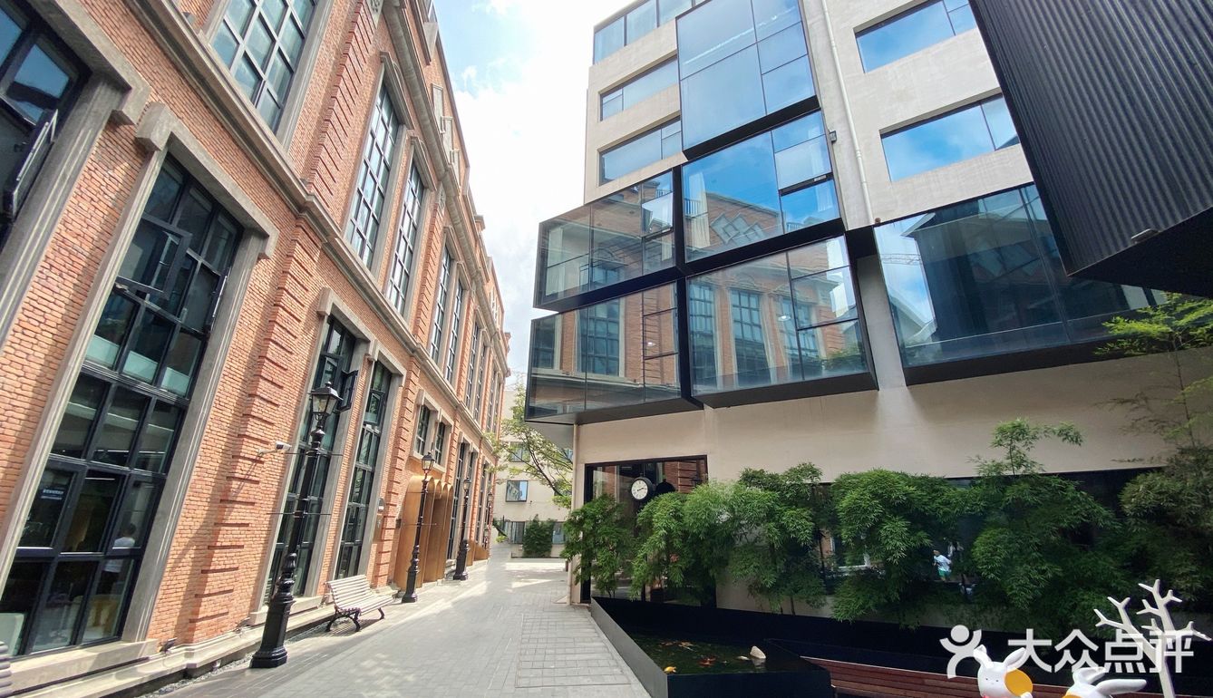 来园区内书店看书遇见《爱情应该有的样子》剧组🎬