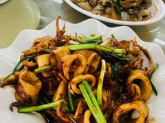 葱爆鱿鱼筒-明记海鲜大排档(巽寮湾店)