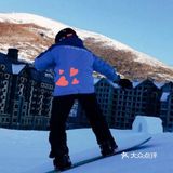 哇哦，滑雪的小朋友真是太可爱啦！