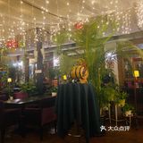 太适合约好友喝酒聊天了。「餐前面包」都是健康的全麦面包