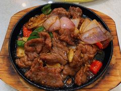 铁板牛肉-胜记烧鹅美食