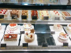 面包甜点陈列柜-Dough&Joe团憩(瑞虹天地月亮湾店)