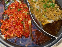 -阿瓦山寨·湘菜现炒·剁椒鱼头王(咸阳总店)