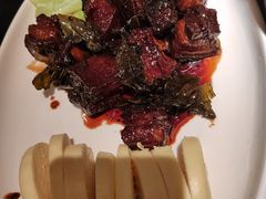 龙井脆皮茶香肉-老头儿油爆虾·知味杭州(爱琴海购物中心)